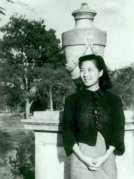 Xia Peisu 1946